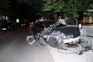 Երևանում երիտասարդ աղջիկը BMW-ով վթարի է ենթարկվել և տեղում մի իսկական շուո է ցուցադրել. ՖՈՏՈՌԵՊՈՐՏԱԺ