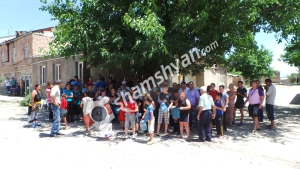 Արտակարգ ու պայթյունավտանգ իրավիճակ Փարաքարում. փարաքարցիները սպառնում են փակել Երևան-էջմիածին ավտոճանապարհը. ՖՈՏՈՌԵՊՈՐՏԱԺ