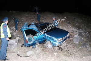 Նորքի հեռուստաաշտարակի մոտ Volkswagen-ը վթարից հետո 10 մետրից ավելի հայտնվել է ձորակում. կան վիրավորներ. ՖՈՏՈՌԵՊՈՐՏԱԺ