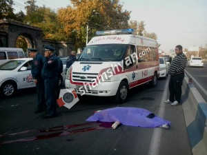 Երևանում ՀՀ ՊՆ աշխատակիցը Կոմիտասի անվան պանթեոնի դիմաց վրաերթի է ենթարկել Սուրենավանի գյուղապետի տղային ով տեղում մահացել է. ՖՈՏՈՌԵՊՈՐՏԱԺ