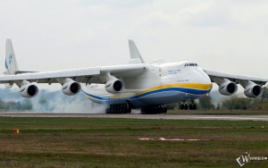 Լոնդոնի  օդանավակայանում վայրէջք է կատարել աշխարհի ամենամեծ օդանավը. տեսանյութ