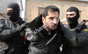 Երևանում վնասազերծված զինված խմբավորման ղեկավար Արթուր Վարդանյանը կալանավորվեց. «Ժողովուրդ». ՖՈՏՈՌԵՊՈՐՏԱԺ, ՏԵՍԱՆՅՈՒԹԵՐ