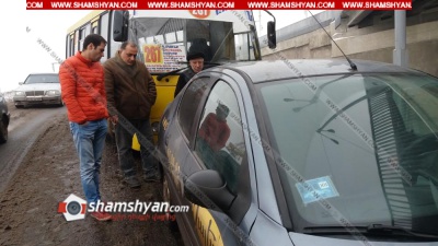 Երևանում մերկասառույցի պատճառով ավտոմեքենաները «թեթև ողջագուրվել են». վարորդները սպասում էին, թե երբ Կարմիր մոլորակից կիջնի ԱՊՊԱ-ն. ՖՈՏՈՌԵՊՈՐՏԱԺ, ՏԵՍԱՆՅՈՒԹ
