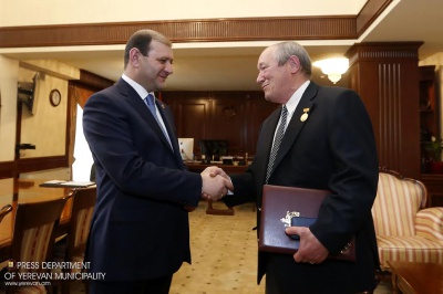 Ֆուտբոլիստ, ԽՍՀՄ սպորտի վարպետ Նիկոլայ Ղազարյանը պարգևատրվել է Երևանի քաղաքապետի ոսկե մեդալով