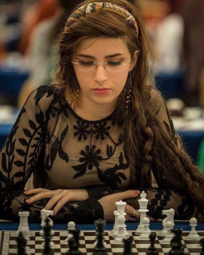 Իրանցի շախմատիստուհուն հավաքականից հեռացրել են գլխաշոր կրելուց հրաժարվելու համար