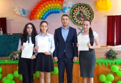 Մինչ հանրապետությունում կեղծ տեղեկություններ են տարածում, թե Մհեր Սեդրակյանն իր ընտանիքով արտագաղթել է Շվեյցարիա, նրա որդին այսօր Էրեբունի վարչական շրջանում մասնակցում էր «Լավ Հայաստան ունենալու» միջոցառմանը