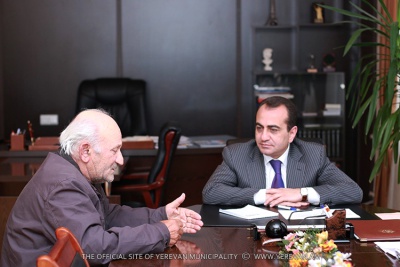 Յուրաքանչյուր հինգշաբթի մայրաքաղաքի վարչական շրջաններում կազմակերպվում են բնակիչների ընդունելություններ