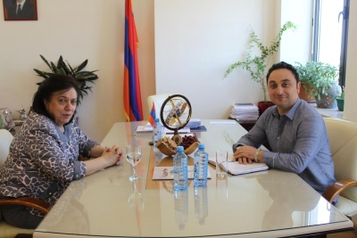 Ուզում եմ իմ արվեստով օգտակար լինել Հայրենիքիս. Ֆրանսահայ օպերային երգիչն այցելել է Սփյուռքի նախարարություն