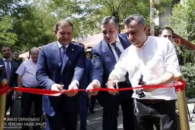 Երևանում բացվել է առաջին գրատնակը