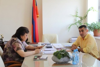 Հայազգի արվեստագետ, նկարիչ Արչի Գալենցն այցելել է Սփյուռքի նախարարություն