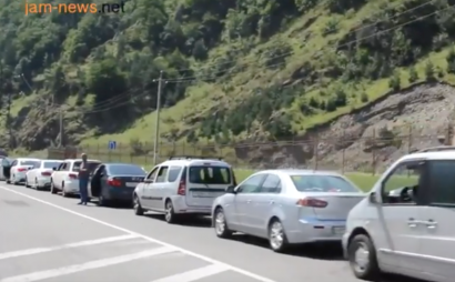Վրաստան ուղևորվող զբոսաշրջիկների հսկայական հոսքը խցանում է ստեղծել սահմանին. ՏԵՍԱՆՅՈՒԹ