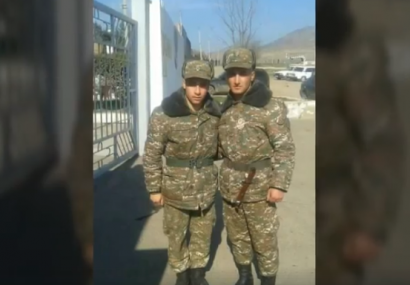 Արարատի մարզում վրաերթի հետևանքով մահացած 20-ամյա երիտասարդները նոր էին զորացրվել բանակից, նրանք քառօրյա պատերազմին նույնպես անառիկ պահեցին առաջնագիծը. ՖՈՏՈՌԵՊՈՐՏԱԺ, ՏԵՍԱՆՅՈՒԹԵՐ
