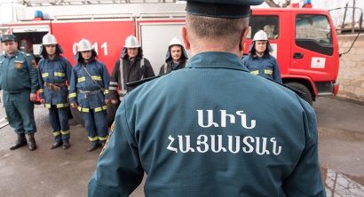 Փրկարարները Mercedes-ը դուրս են բերել երթևեկելի հատված
