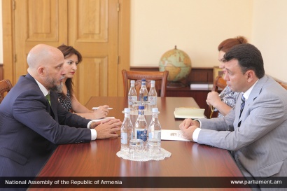 Հայաստանը խաղաղություն արտահանող երկիր է և մերժում է ռազմական ցանկացած լուծում. Շարմազանովը՝ ՀՀ-ում Արգենտինայի դեսպանին