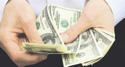 Արտակարգ դեպք Երևանում. 24-ամյա երիտասարդը, ում հայրը աշխատում է նախարարություններից մեկում, ոմն Քրիստինեին է տվել 5 հազար դոլար, իսկ հետո ոստիկաններին հայտնել է, որ իրեն թալանել են