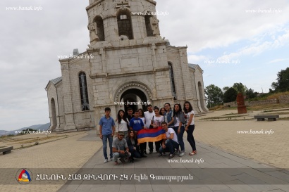 «Հանուն հայ զինվորի» հասարակական կազմակերպության անդաները այցելեցին Սուրբ Ամենափրկիչ Ղազանչեցոց եկեղեցի՝ աղոթելով խաղաղության ու բոլոր զինվորների համար, ովքեր անառիկ են պահում մեր սահմանները.ՖՈՏՈՌԵՊՈՐՏԱԺ