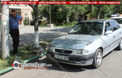 Երևանում 51-ամյա վարորդը Opel-ով վրաերթի է ենթարկել իր հորը և եղբորը՝ սեղմելով նրանց Opel-ի և Ford-ի արանքում, վերջիններս տեղափոխվել են հիվանդանոց. ՖՈՏՈՌԵՊՈՐՏԱԺ, ՏԵՍԱՆՅՈՒԹ