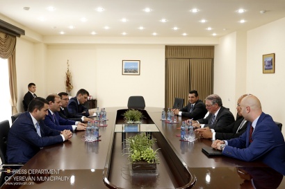 Տարոն Մարգարյանը Փասադենայի քաղաքապետին է ներկայացրել Երևանի կառավարման համակարգը