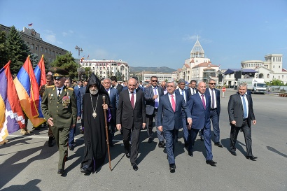 Սերժ Սարգսյանը և Բակո Սահակյանը մասնակցել են ԼՂՀ հռչակման 26-րդ տարեդարձի տոնական միջոցառումներին. ԼՈՒՍԱՆԿԱՐՆԵՐ