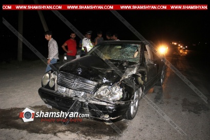 Արարատի մարզում 49-ամյա վարորդը Mercedes-ով բախվել է կովերին, ինչն էլ հետո դարձել է խոշոր ու շղթայական ավտովթարի պատճառ. կան վիրավորներ. ՖՈՏՈՌԵՊՈՐՏԱԺ, ՏԵՍԱՆՅՈՒԹ