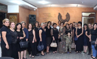 «Հերոսներն անմահ են» գրական-երաժշտական երեկոների շրջանակներում մի հարկի տակ հյուրընկալվեցին Ապրիլյան պատերազմի հերոս նահատակների ծնողները. ԼՈՒՍԱՆԿԱՐՆԵՐ