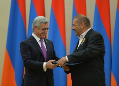 Սեպտեմբերի 21-ի թեման անկախությունը չէ, այլ՝ ով ինչ մեդալ ու պարգև ստացավ. «Առավոտ»