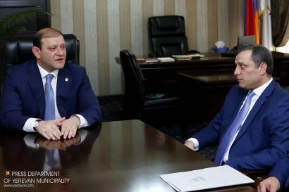 Տարոն Մարգարյանը ներկայացրել է Քանաքեռ-Զեյթուն վարչական շրջանի նոր ղեկավարին