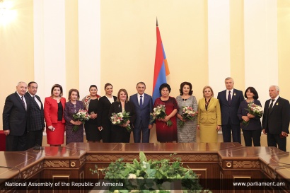 ՀՀ ԱԺ նախագահը Ուսուցչի օրվա կապակցությամբ կրթության բնագավառում ունեցած մեծ ավանդի համար պարգեւատրել է մի խումբ ուսուցիչների