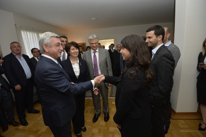 Նախագահը Ժնևում հանդիպում է ունեցել շվեյցարահայ համայնքի ներկայացուցիչների հետ. ՖՈՏՈՌԵՊՈՐՏԱԺ