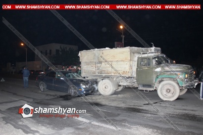 Խոշոր ավտովթար Երևանում. Mercedes-ը բախվել է ЗИЛ-ի հետնամասին. ՖՈՏՈՌԵՊՈՐՏԱԺ, ՏԵՍԱՆՅՈՒԹ