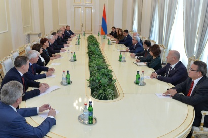 Նախագահն ընդունել է հայ-ռուսական միջխորհրդարանական հանձնաժողովի համանախագահ Նիկոլայ Ռիժկովի գլխավորած պատվիրակությանը. ԼՈՒՍԱՆԿԱՐՆԵՐ