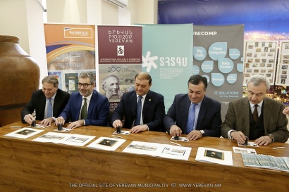 Տարոն Մարգարյանը մասնակցել է Հ. Այվազովսկու 200-ամյակին նվիրված 5 նամականիշով նոր գեղաթերթիկի մարման արարողությանը. ԼՈՒՍԱՆԿԱՐՆԵՐ