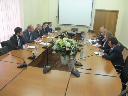 ՀՀ էներգետիկ ենթակառուցվածքների և բնական պաշարների նախարարը Հայաստանում Միացյալ Թագավորության վարչապետի ներկայացուցչի հետ քննարկել է համագործակցության հարցեր