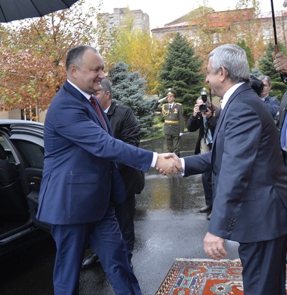 Նախագահի նստավայրում տեղի է ունեցել Մոլդովայի նախագահ Իգոր Դոդոնի հրաժեշտի արարողությունը. ՖՈՏՈՌԵՊՈՐՏԱԺ