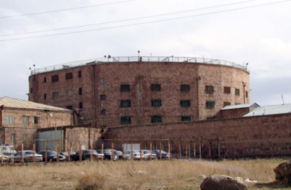 Նուբարաշենի բանտում էլ արշալույսները խաղաղ չեն. կալանավորը բողոքում է, որ մեկ այլ կալանավոր բանտախցում իրենից գողություն է արել