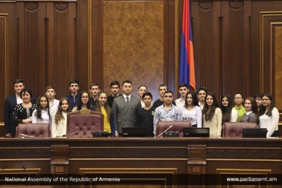 ԱԺ-ն «Բաց դռներ» ծրագրի շրջանակում հյուրընկալել է դասախոսների և ուսանողների. ՖՈՏՈՌԵՊՈՐՏԱԺ