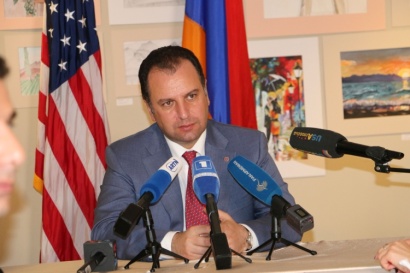 ՀՀ պաշտպանության նախարար Վիգեն Սարգսյանի գլխավորած պատվիրակությունն այցելել է Լոս Անջելեսի Կալիֆորնիայի համալսարան. ՖՈՏՈՌԵՊՈՐՏԱԺ
