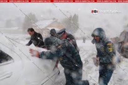 Երևան-Սևան ճանապարհին վրացական համարանիշներով, «քաչալ» անիվներով բեռնատարը պատուհաս էր դարձել վարորդների համար, դեպքի վայր են ժամանել «Հայավտոճան»-ի տնօրենը, վաշտի հրամանատարն ու մեծ թվով փրկարարներ. ՖՈՏՈՌԵՊՈՐՏԱԺ, ՏԵՍԱՆՅՈՒԹ