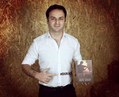 «Չորս կյանք» գիրքը Բուկինիստում է. «Չորս կյանք»-ը մաքուր և թրթռուն սիրո նվագի բյուրեղացումն է։ ՏԵՍԱՆՅՈՒԹ