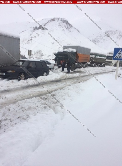 Վերջին 2 օրում Լարսի անցակետը հատել է 2003 տրանսպորտային միջոց. այս պահին 120 բեռնատար դեռ կուտակված է ռուսական կողմում
