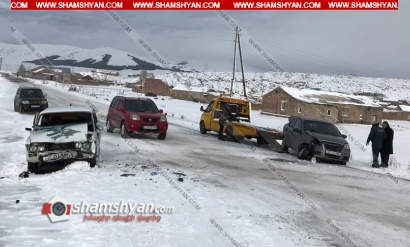 Խոշոր ավտովթար Արագածոտնի մարզում. բախվել են «06»-ն ու Chevrolet-ը. տարբեր ընտանիքի 6 անդամներ տեղափոխվել են հիվանդանոցներ. ՖՈՏՈՌԵՊՈՐՏԱԺ