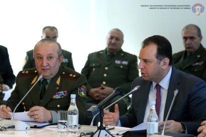 ՊՆ-ում քննարկվել է զինված ուժերի արդիականացման ծրագրի նախագիծը. ՖՈՏՈՌԵՊՈՐՏԱԺ