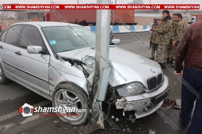 Ավտովթար Երևանում. բախվել են 40-ամյա վարորդի Renault տաքսին և 31-ամյա վարորդի BMW-ն. վերջինը բախվել է նաև էլեկտրասյանը. ՖՈՏՈՌԵՊՈՐՏԱԺ, ՏԵՍԱՆՅՈՒԹ