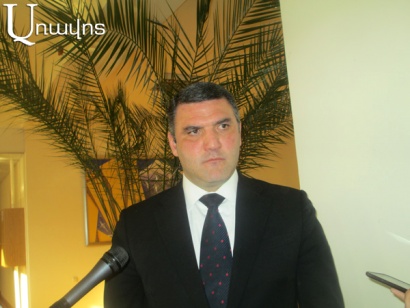 Կոստանյանը՝ Ճվճվ Արոյի որդու վթարի, փոխոստիկանապետի հայտարարության եւ արտոնյալների մասին. Aravot.am. ՏԵՍԱՆՅՈՒԹ