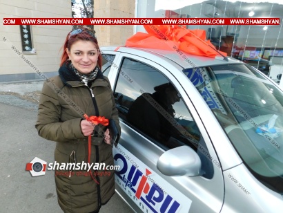 Վանաձորի «ZMIX» տեխնիկայի խանութում տեղի ունեցած ավտոմեքենայի խաղարկության երջանիկ շահողը կին է. ՖՈՏՈՌԵՊՈՐՏԱԺ, ՏԵՍԱՆՅՈՒԹ
