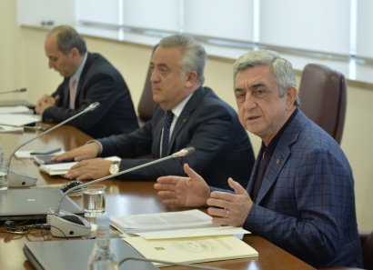 Նախագահը խորհրդակցություն է անցկացրել Կենտրոնական բանկի ղեկավար կազմի հետ. ՖՈՏՈՌԵՊՈՐՏԱԺ