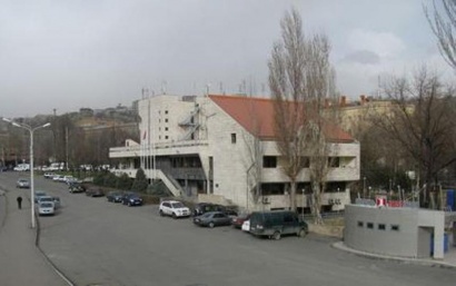 Արտակարգ դեպք Երևանում. մինչ բժիշկները պայքարում էին փոխգնդապետի կյանքի համար, Կենտրոնի ոստիկանները հայտնաբերել են «Թեքեյան» կենտրոնում նրան դանակահարողին. ՖՈՏՈՌԵՊՈՐՏԱԺ