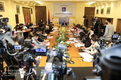 Երևանի քաղաքապետարանում ներկայացվել են հասարակական տրանսպորտի նոր ցանցի նախագծի հիմնական հատկանիշները. ՖՈՏՈՌԵՊՈՐՏԱԺ