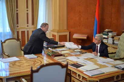 Նախագահին առողջապահության նախարարը զեկուցել է ոլորտի բարեփոխումների և գերակա խնդիրների լուծմանն ուղղված ծրագրերի մասին. ՖՈՏՈՌԵՊՈՐՏԱԺ
