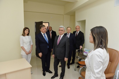 Նախագահը այցելել է ուռուցքաբանության ազգային կենտրոն, ծանոթացել նաև Երևանի հյուրանոցային ոլորտի զարգացման ընթացքին. ՖՈՏՈՌԵՊՈՐՏԱԺ